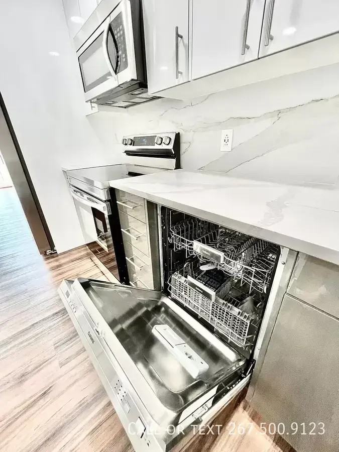 4902 Spruce St #205 - Photo 7 of 11