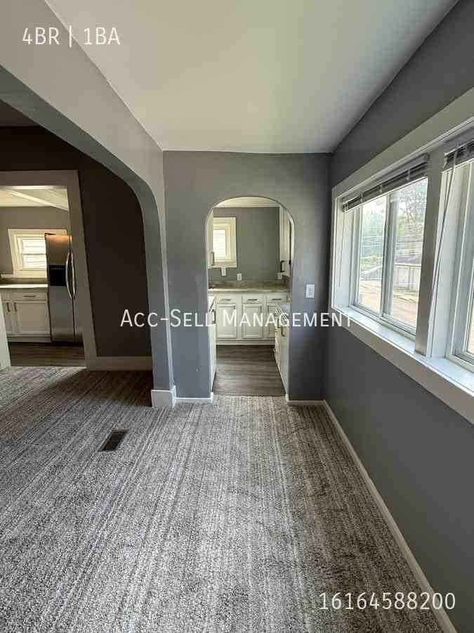 419 Brenner St Ne - Photo 3 of 15