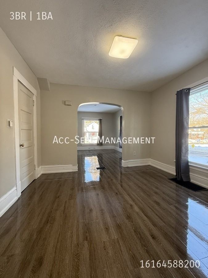 956 Adams St Se - Photo 5 of 16