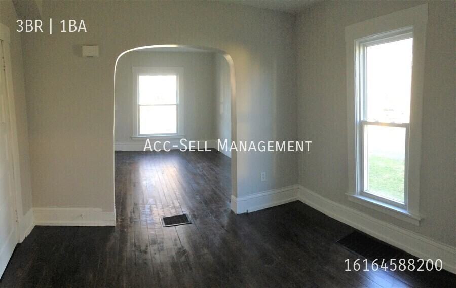 956 Adams St Se - Photo 7 of 16