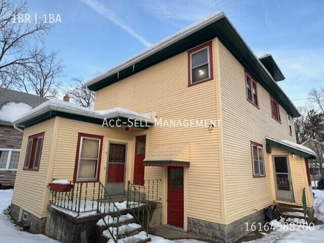 209 Valley Ave Nw #4 - Photo 2 of 7