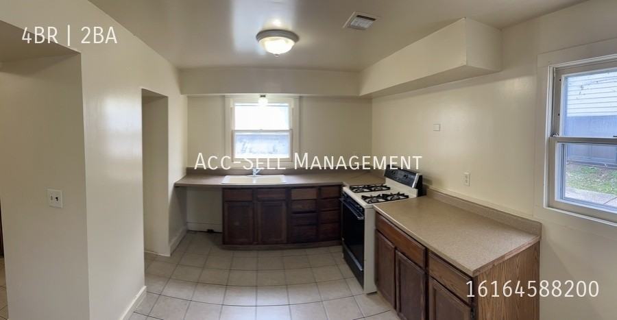 530 Hall St Se - Photo 4 of 16