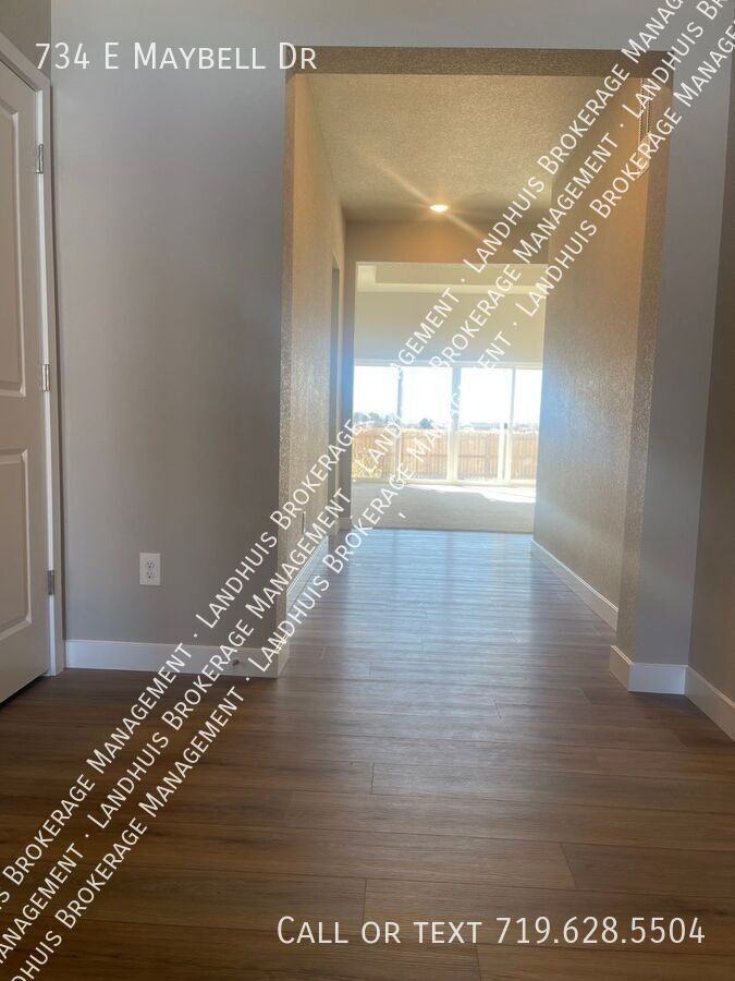 734 E Maybell Dr - Photo 2 of 14