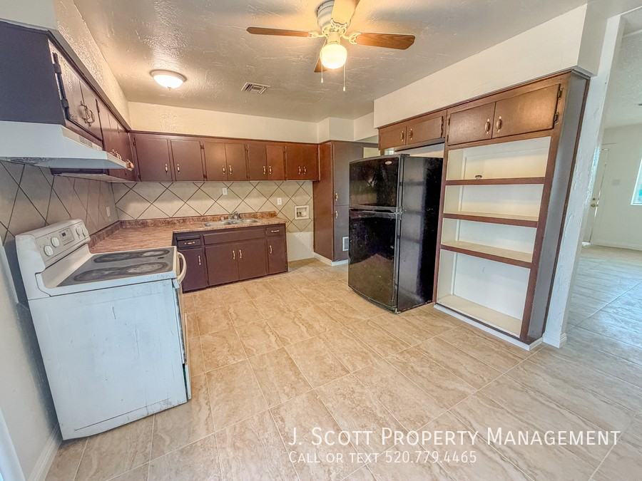 6908 W Coolidge St - Photo 4 of 16