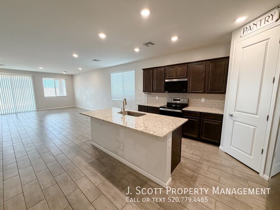 18266 W Paraiso Dr - Photo 2 of 20