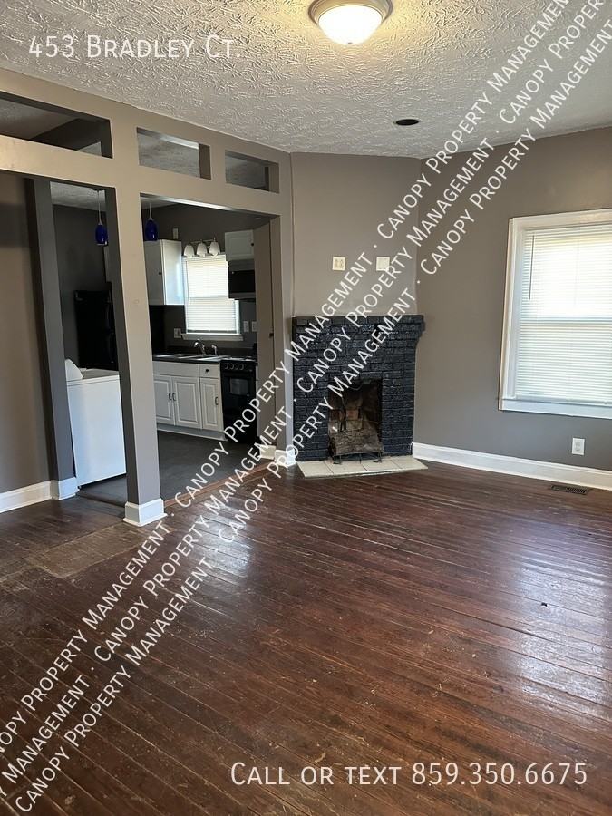 453 Bradley Ct - Photo 4 of 18