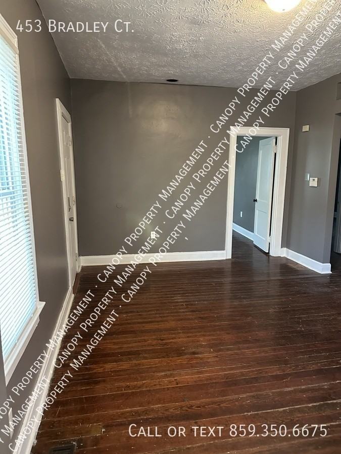 453 Bradley Ct - Photo 7 of 18