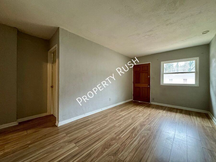 708 W 47th St #A - Photo 3 of 14