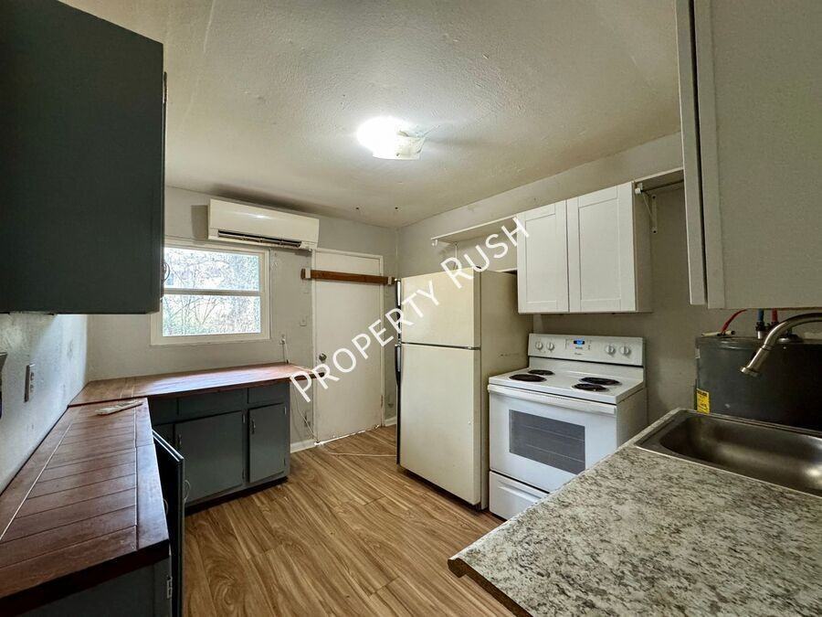 708 W 47th St #A - Photo 5 of 14
