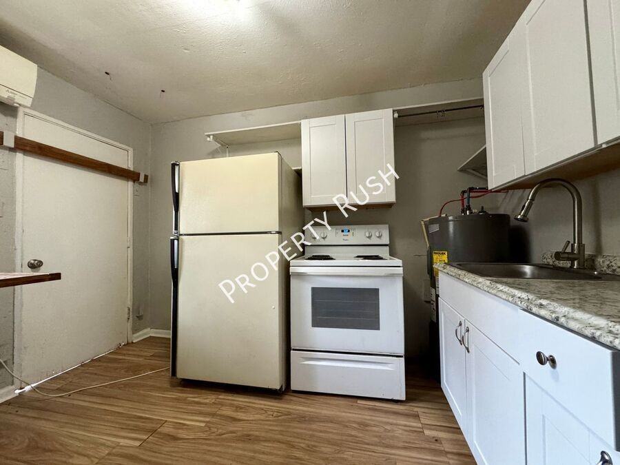 708 W 47th St #A - Photo 7 of 14