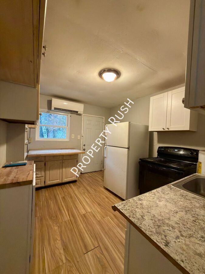 706 W 47th St #A - Photo 5 of 14