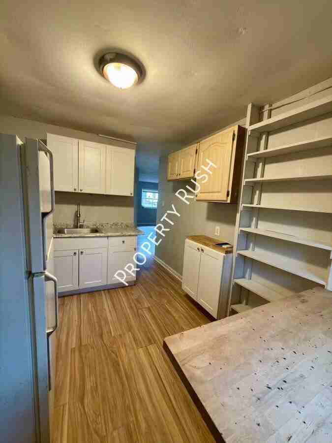 706 W 47th St #A - Photo 6 of 14