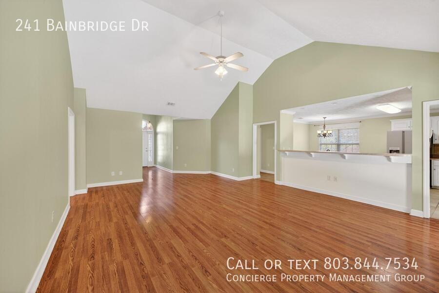 241 Bainbridge Dr - Photo 6 of 28