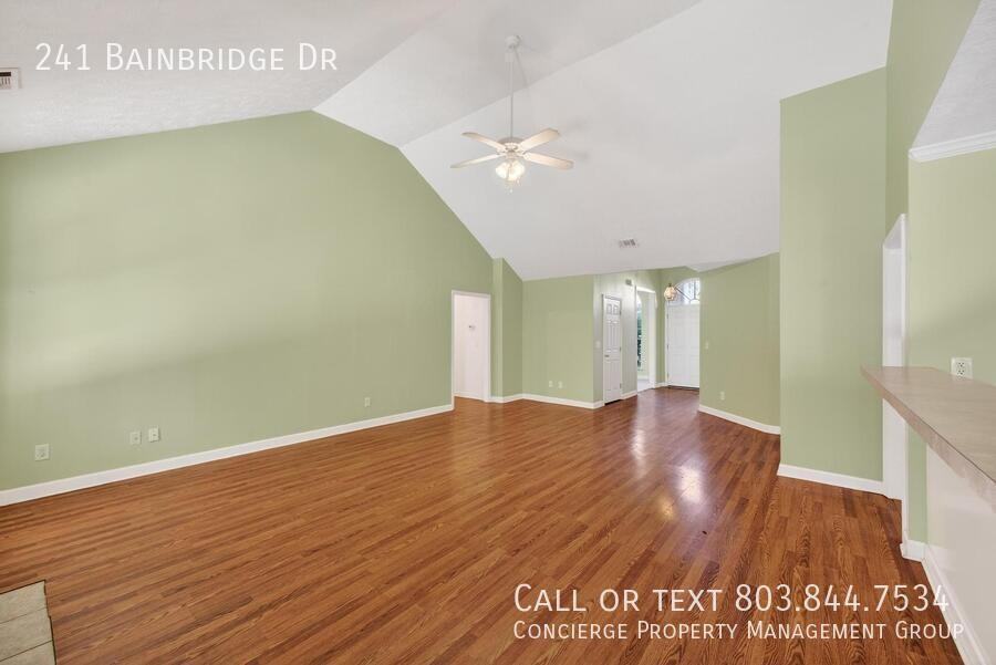 241 Bainbridge Dr - Photo 7 of 28