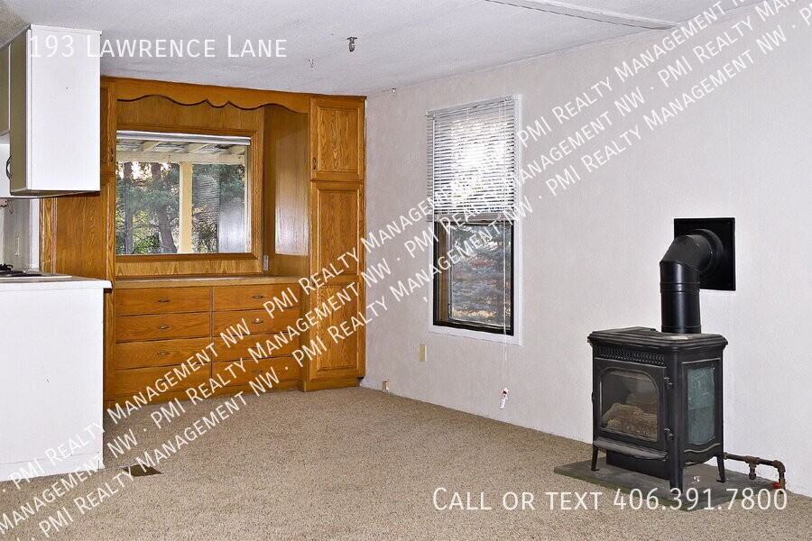 193 Lawrence Ln - Photo 2 of 9