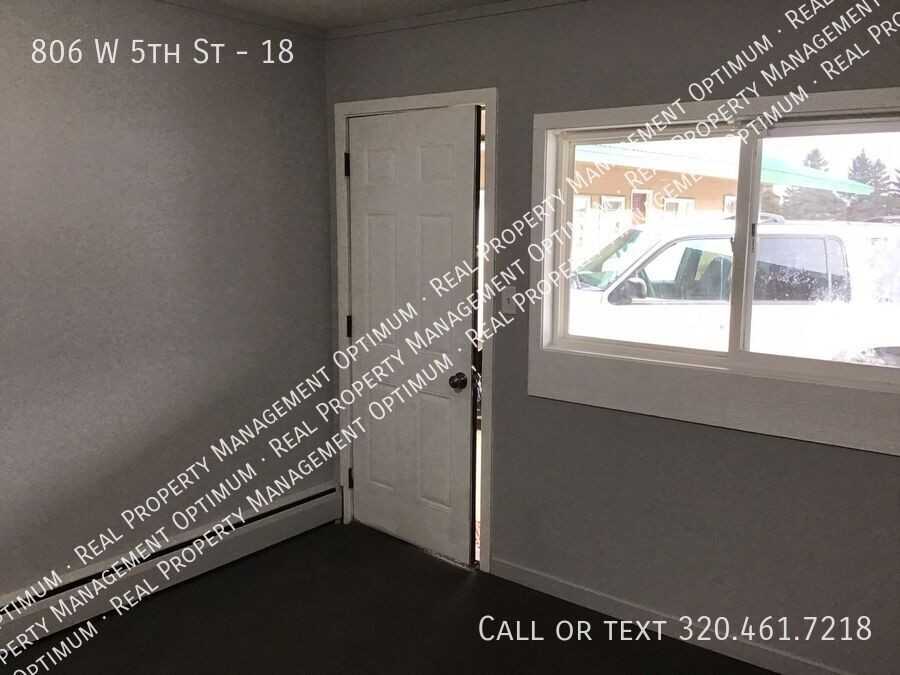 806 W 5th St #18 - Photo 5 of 9