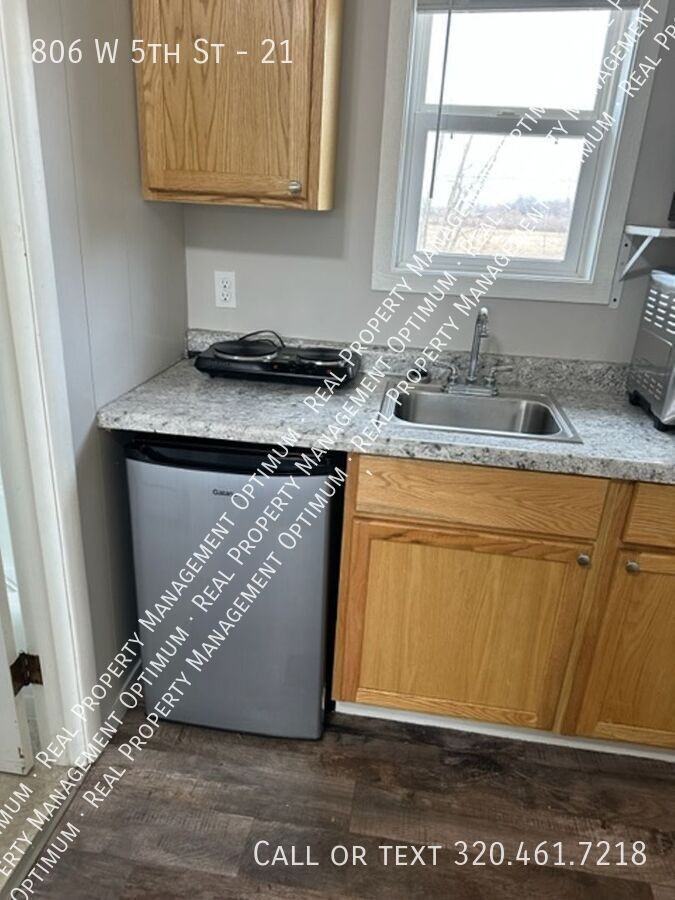 806 W 5th St #21 - Photo 3 of 8