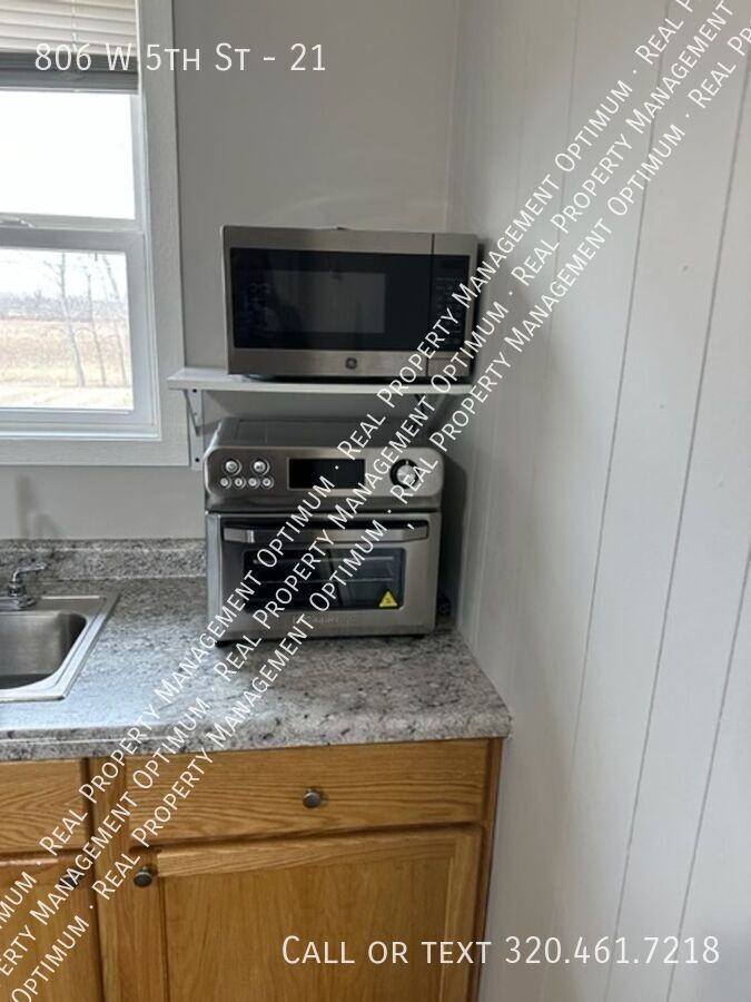 806 W 5th St #21 - Photo 4 of 8