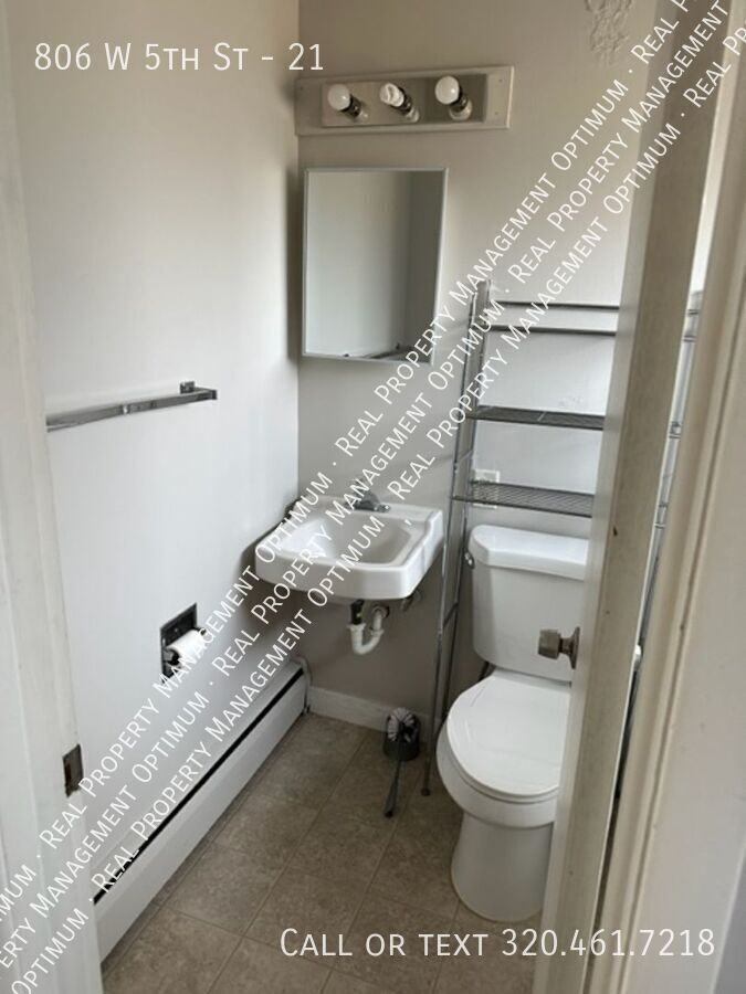 806 W 5th St #21 - Photo 7 of 8