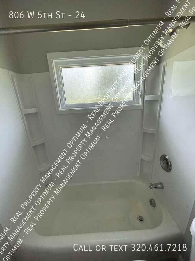 806 W 5th St #24 - Photo 5 of 9