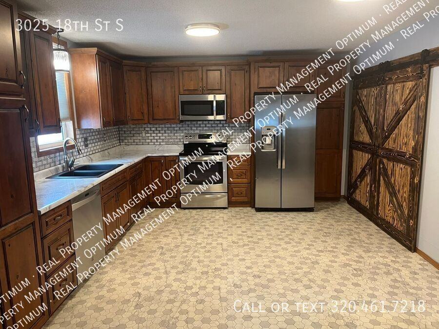 3025 18th St S - Photo 4 of 34