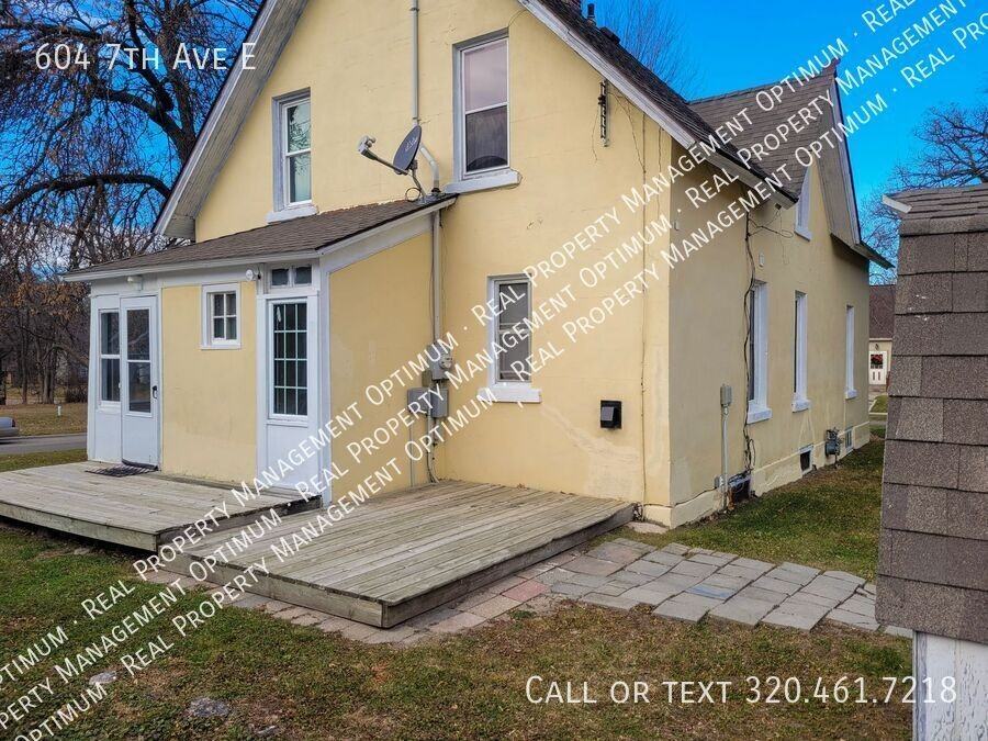 604 7th Ave E - Photo 2 of 22