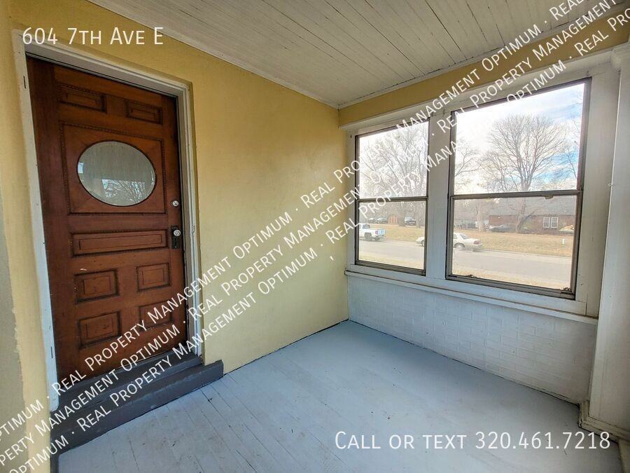 604 7th Ave E - Photo 4 of 22