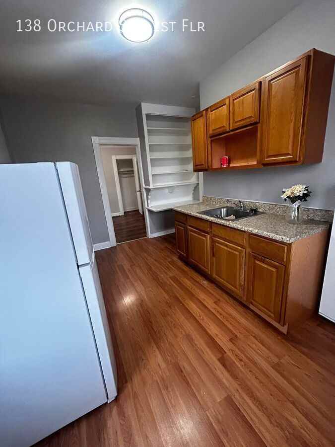 138 Orchard St #1stFL - Photo 3 of 7