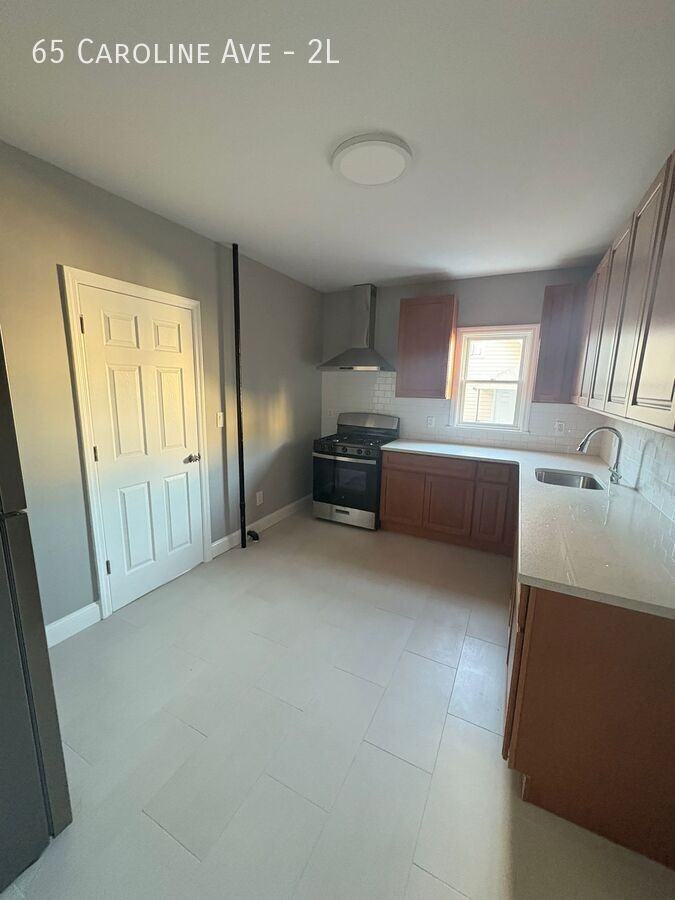 65 Caroline Ave #2L - Photo 2 of 11