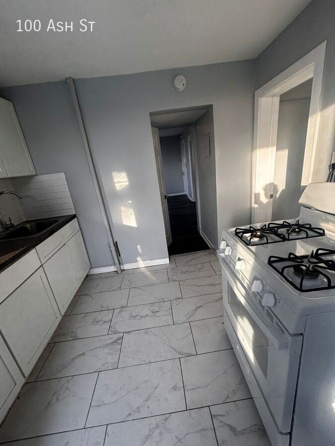 100 Ash St - Photo 2 of 9