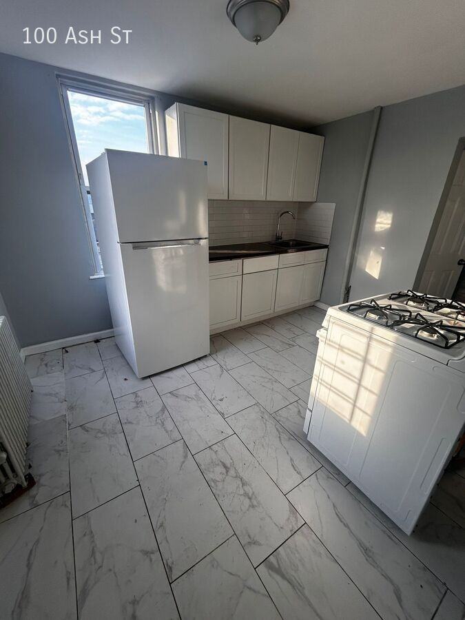 100 Ash St - Photo 3 of 9