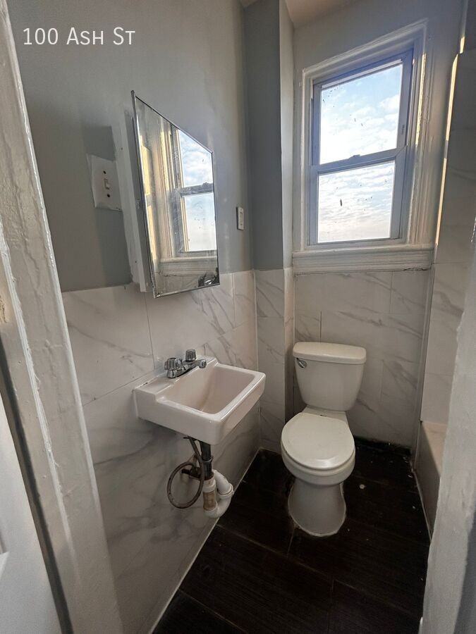 100 Ash St - Photo 4 of 9