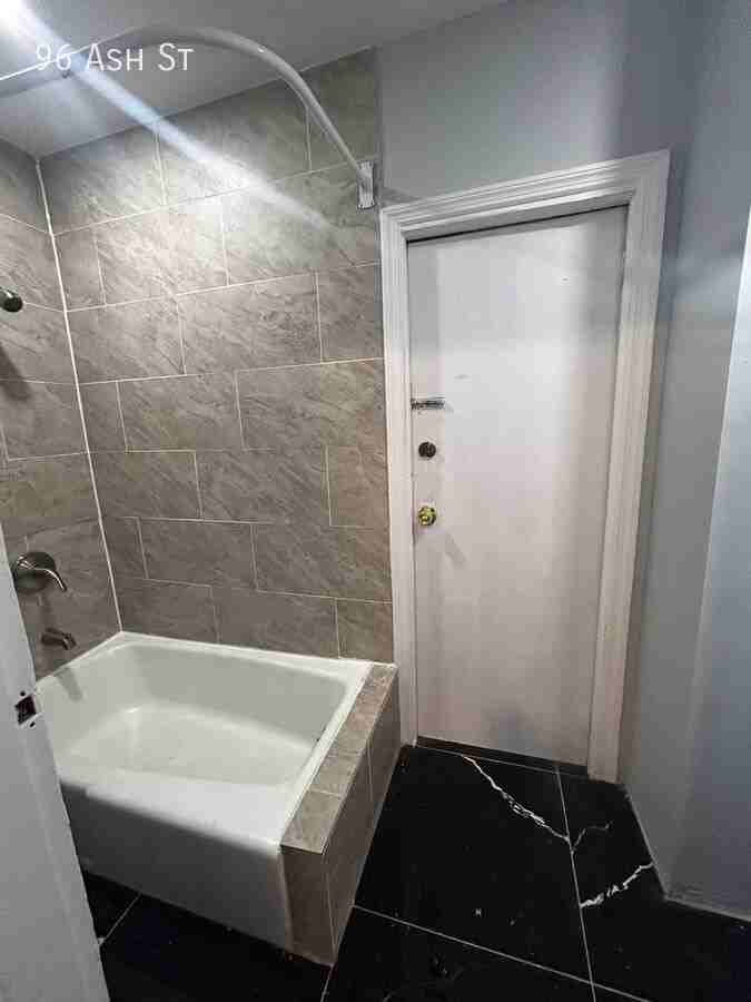 96 Ash St - Photo 4 of 6