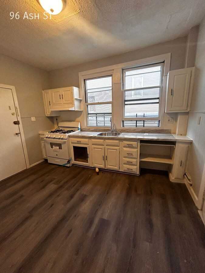 96 Ash St - Photo 6 of 6