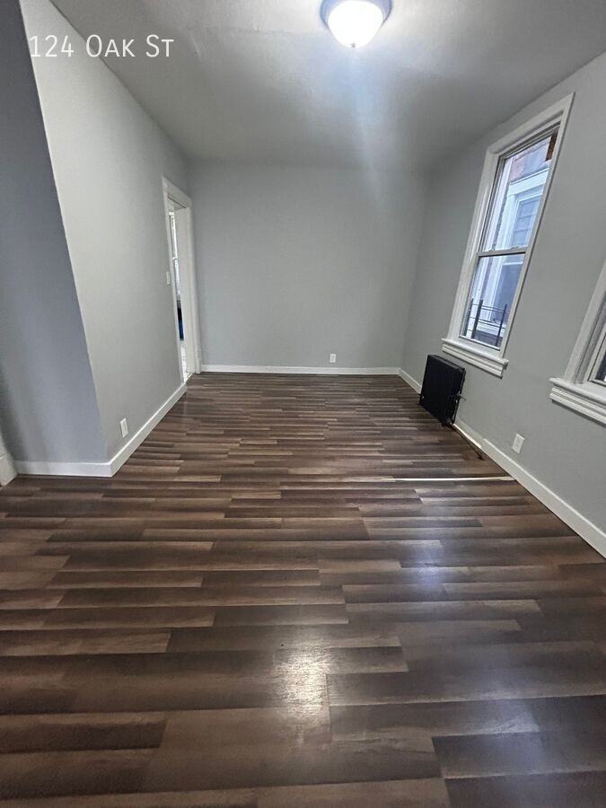 124 Oak St - Photo 5 of 9