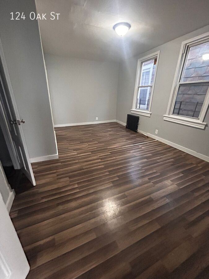 124 Oak St - Photo 6 of 9