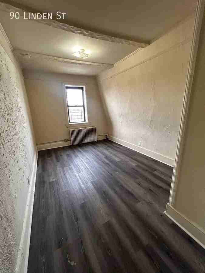 90 Linden St - Photo 2 of 6