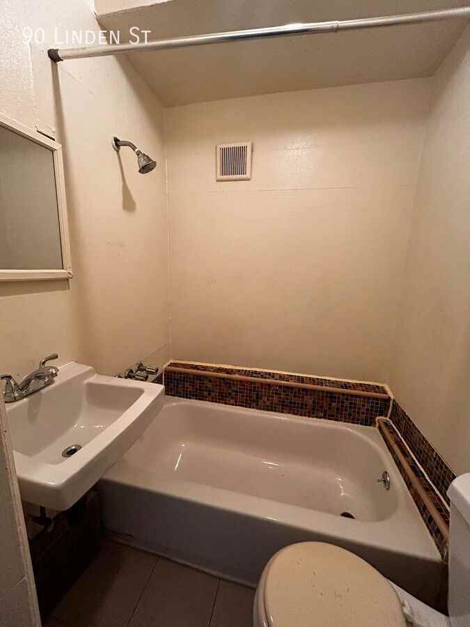 90 Linden St - Photo 4 of 6