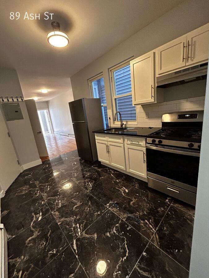 89 Ash St - Photo 3 of 7