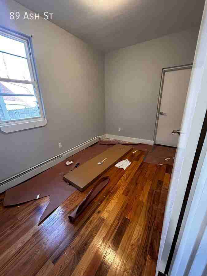 89 Ash St - Photo 6 of 7