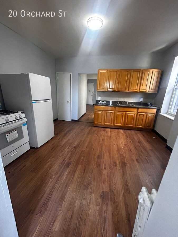 20 Orchard St - Photo 4 of 8