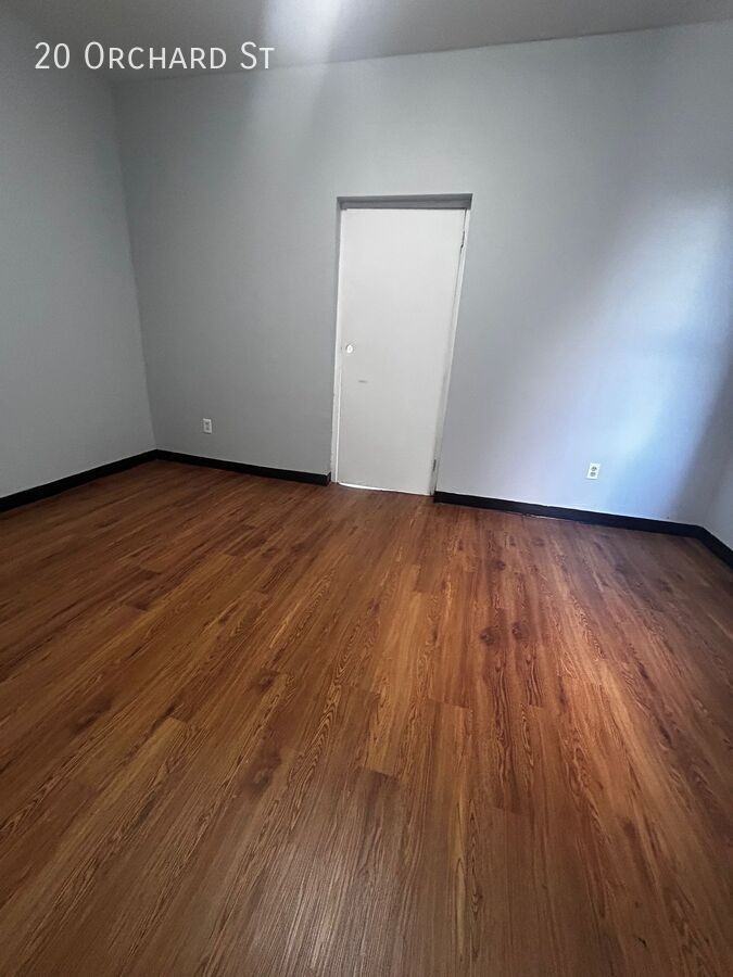 20 Orchard St - Photo 7 of 8