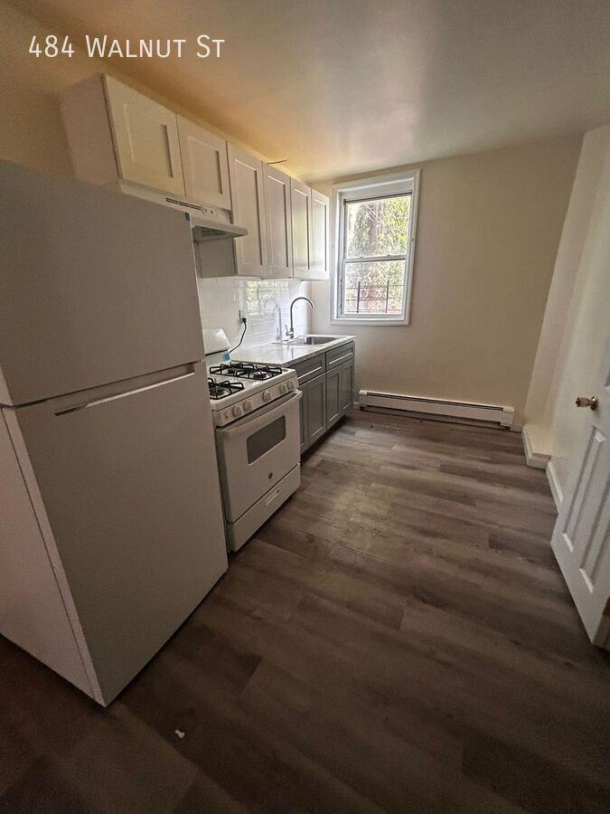 484 Walnut St - Photo 2 of 6