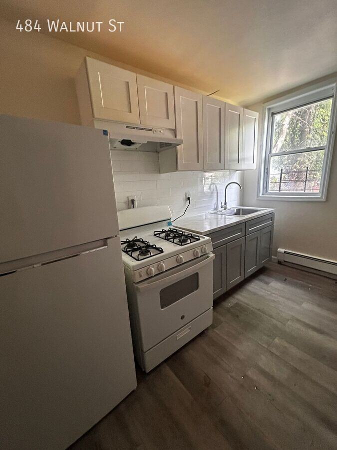 484 Walnut St - Photo 3 of 6