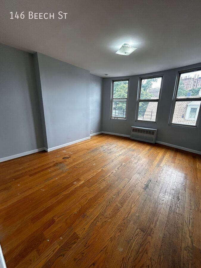 146 Beech St - Photo 2 of 9