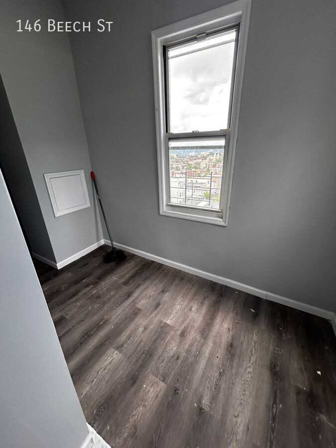 146 Beech St - Photo 7 of 9