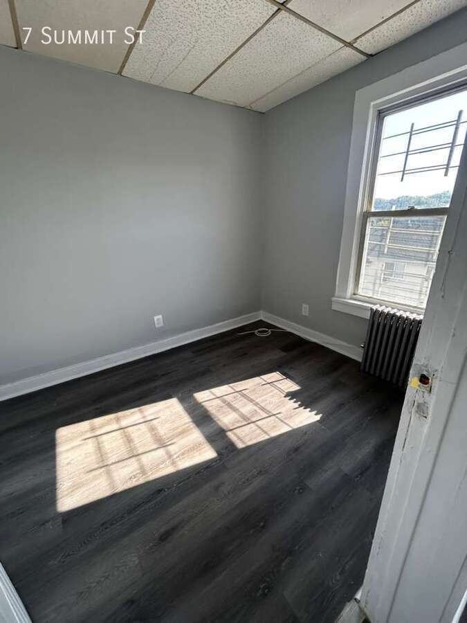 7 Summit St - Photo 6 of 9