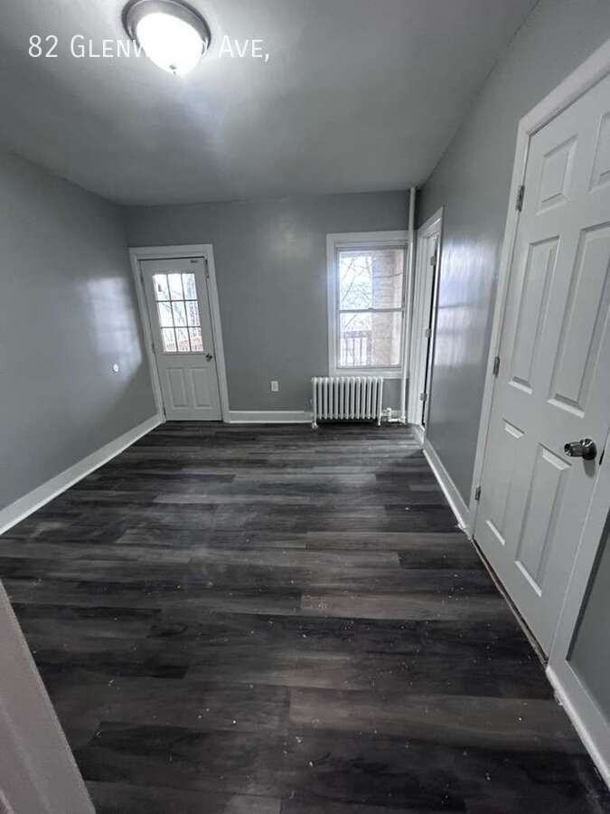 82 Glenwood Ave - Photo 3 of 7