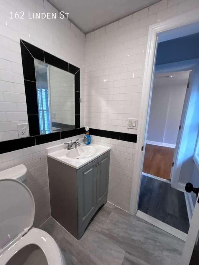 162 Linden St - Photo 3 of 11