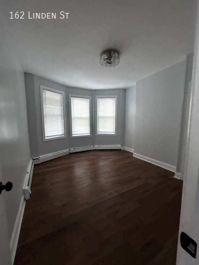 162 Linden St - Photo 6 of 11